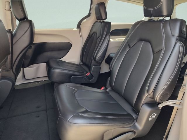 Used 2024 Silver Chrysler Touring L image 17