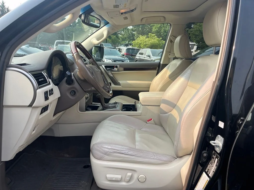 Used 2017 Black Lexus 460 image 23