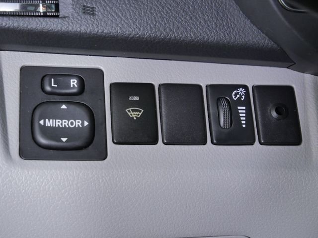 Used 2009 Silver Toyota Sport image 23