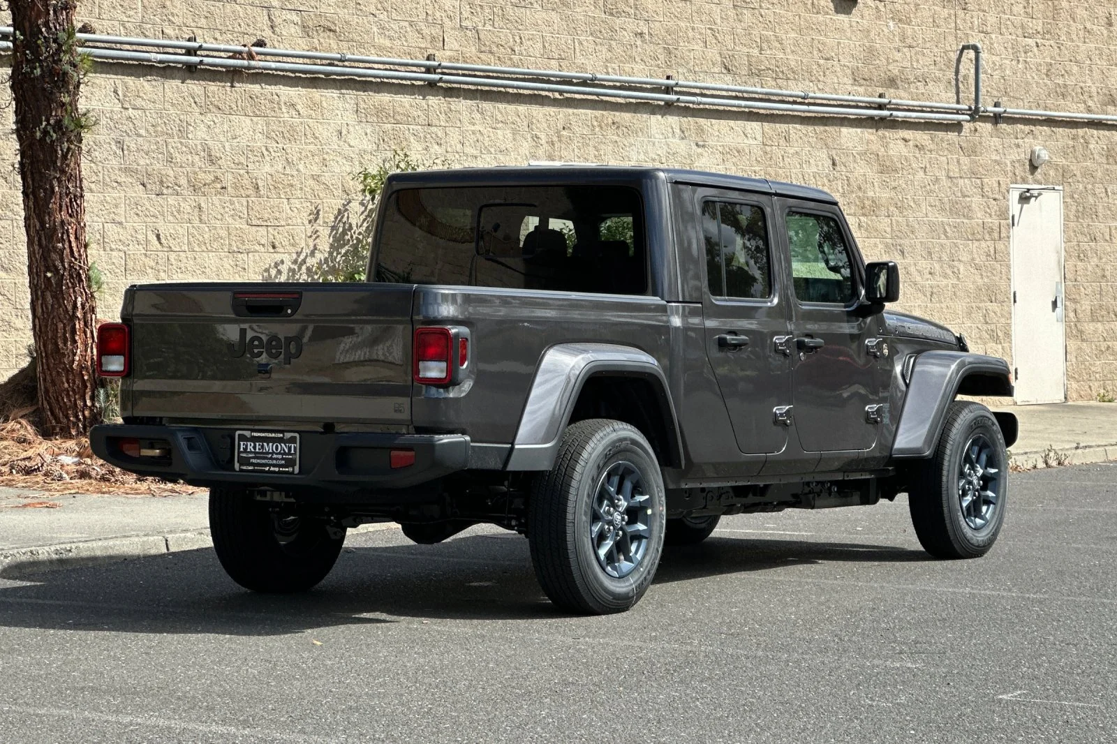 New 2026 Granite Crystal Metallic Clear-Coat Exterior Paint Jeep 85th Anniversary Edition image 3