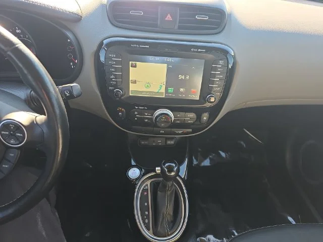 Used 2016 White Kia Plus image 20