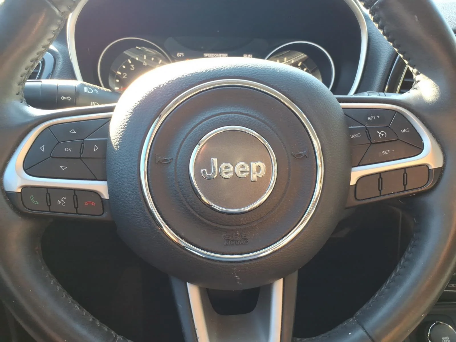 Used 2018 Redline Pearlcoat Jeep Altitude image 13