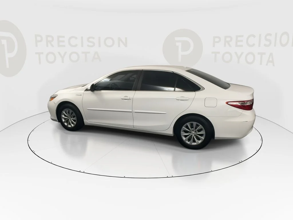Used 2017 Super White Toyota LE image 13