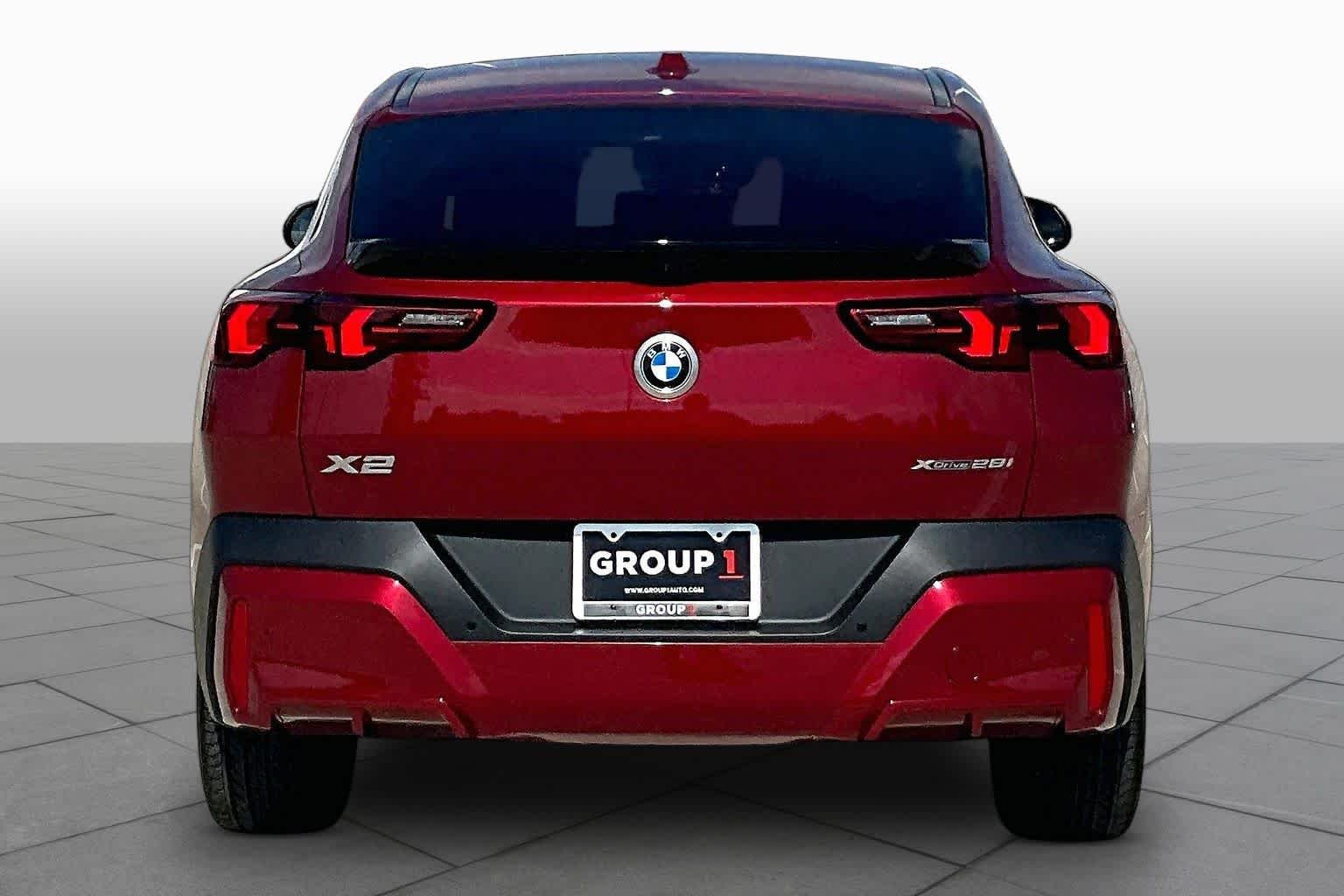 Used 2026 Vegas Red Metallic BMW xDrive28i image 4
