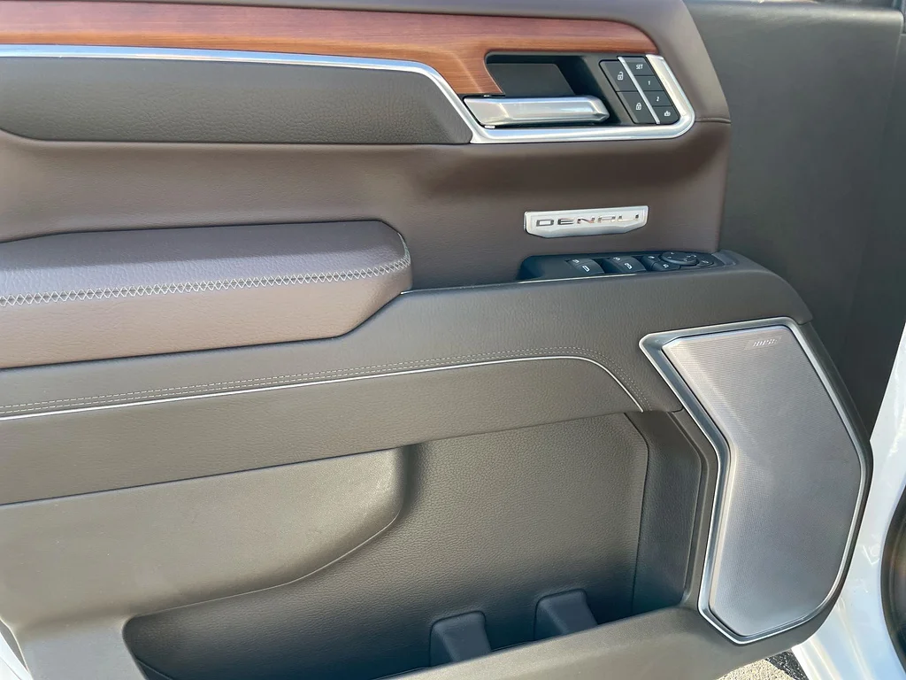 Used 2022 SUMMIT WHITE GMC Denali image 23