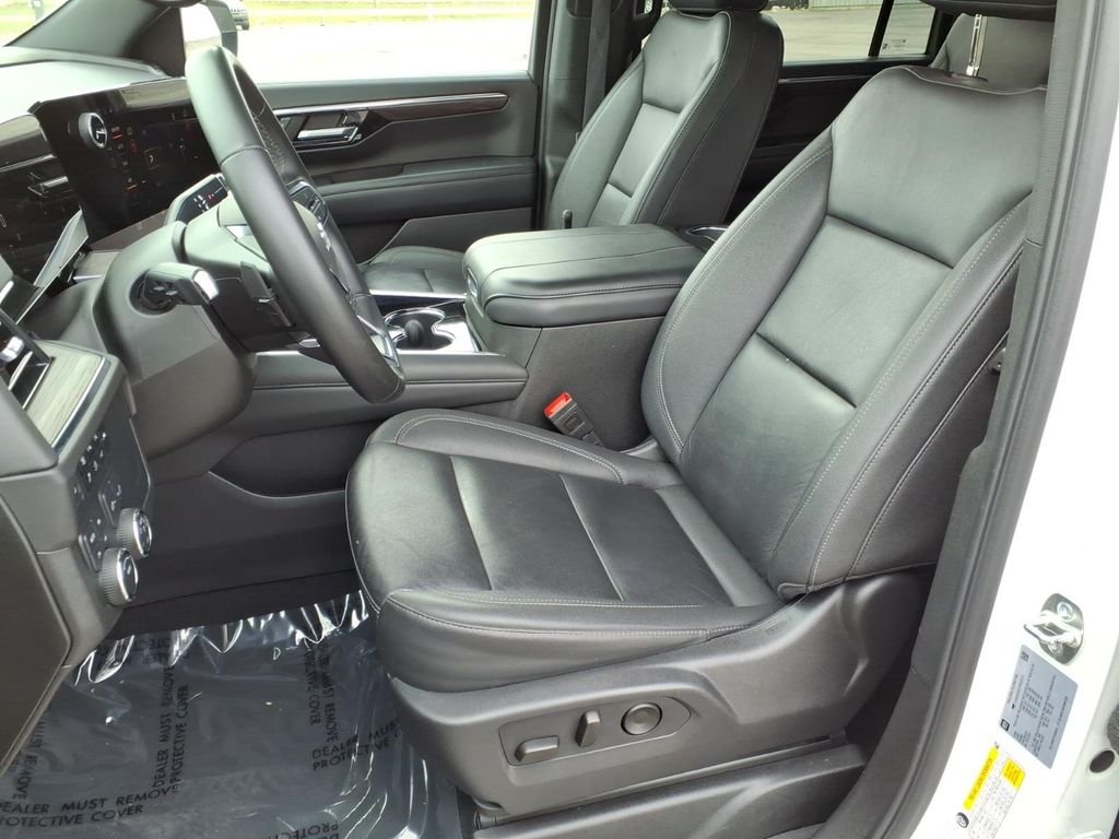 Used 2025 Iridescent Pearl Tricoat Chevrolet Z71 image 21