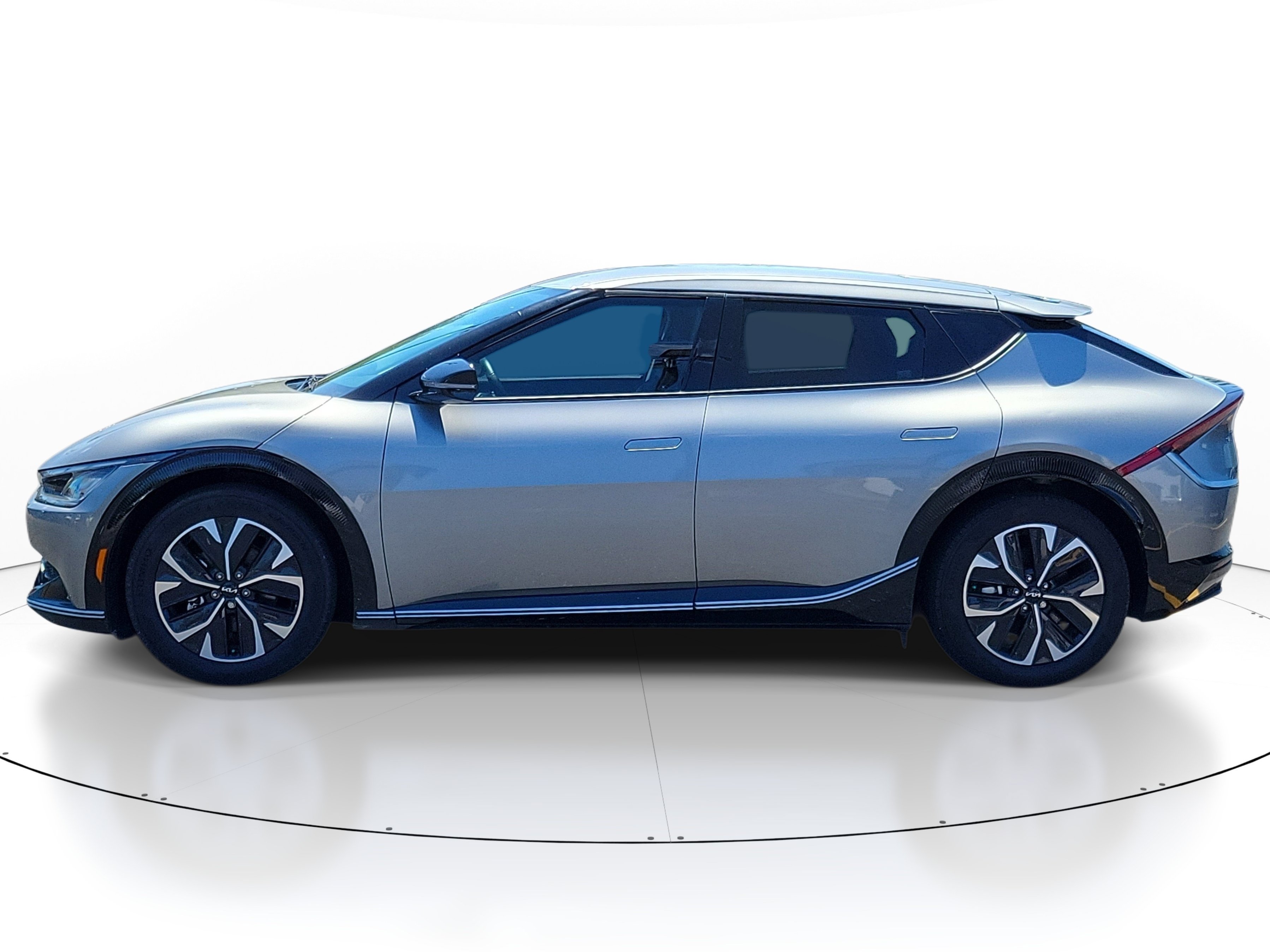 Used 2023 Steel Gray Kia Wind image 3
