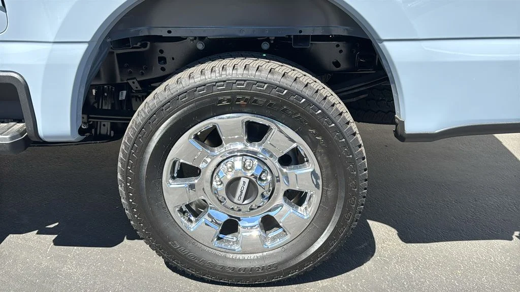 New 2026 Glacier Gray Metallic Tri-Coat Ford F-250® Lariat® image 9