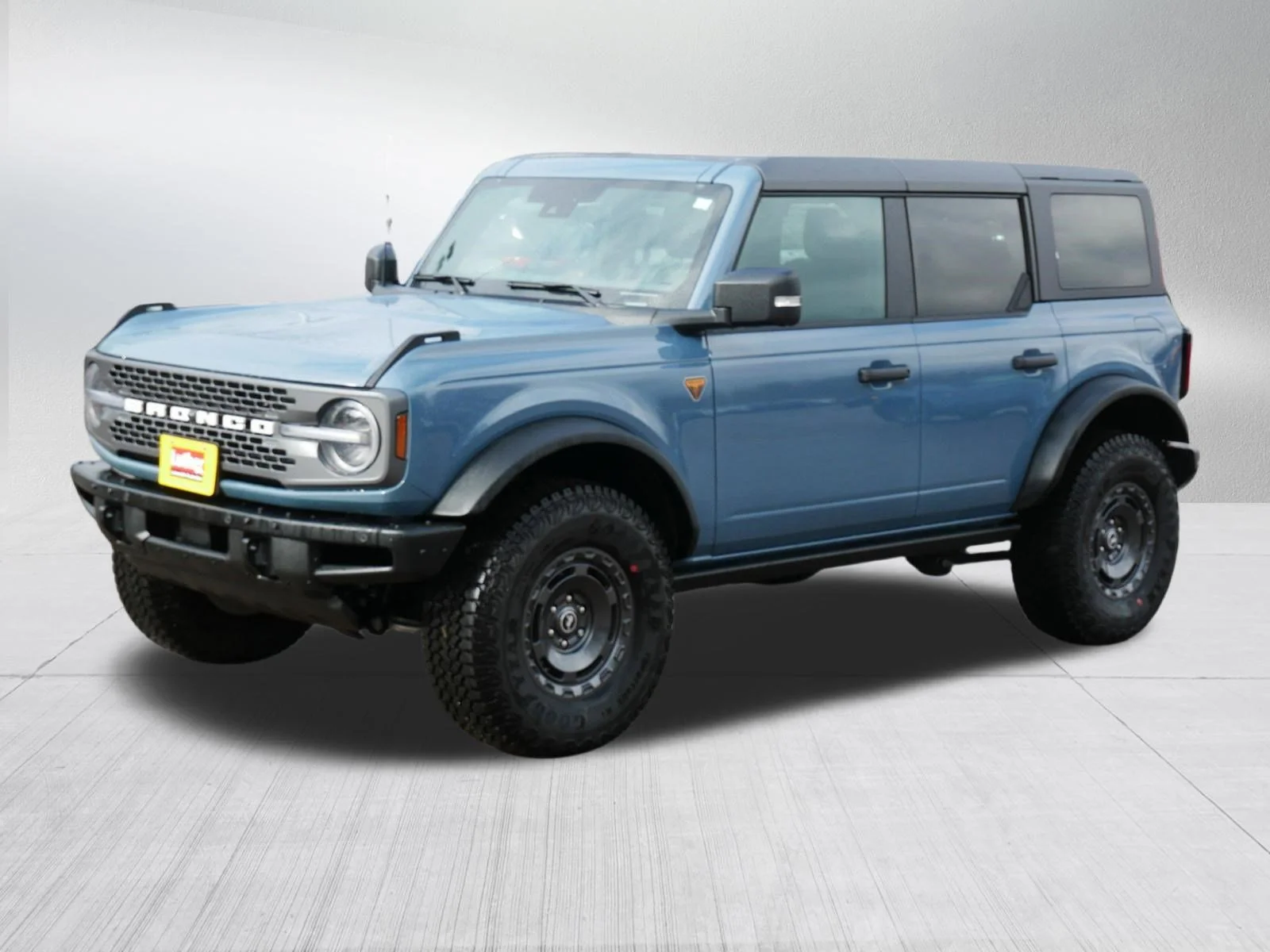 New 2025 Azure Gray Metallic Ford Badlands image 3