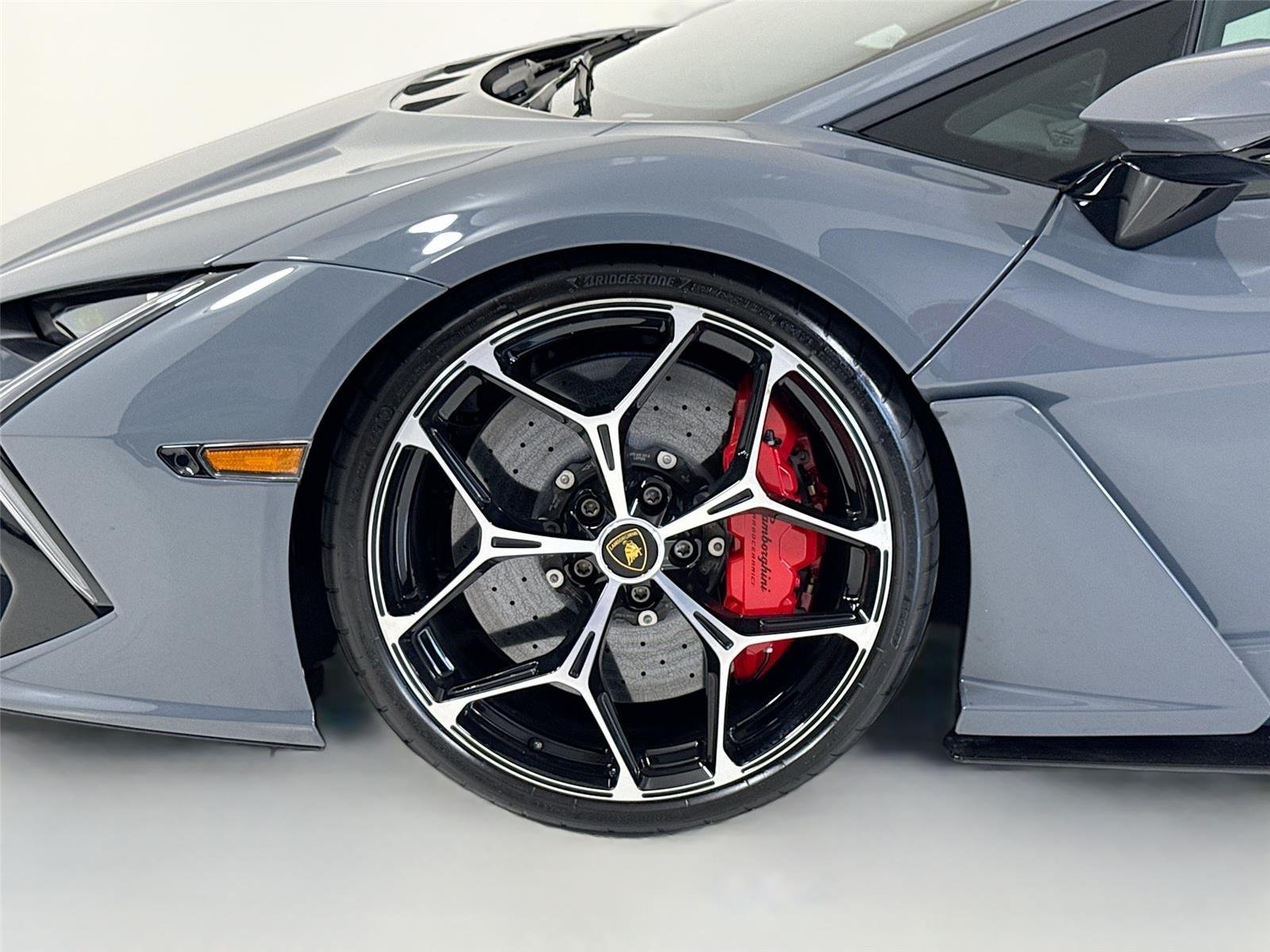 Used 2025 Grigio Telesto Metallic Lamborghini  image 40