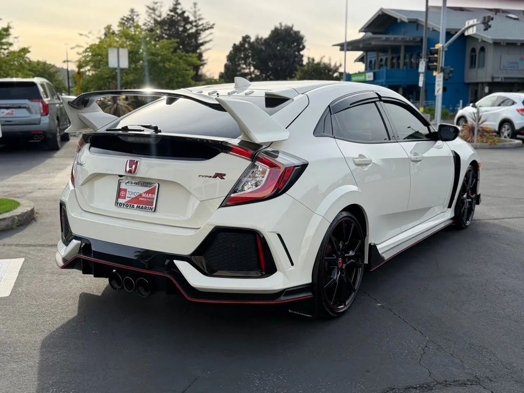 Used 2018  Honda Touring image 3