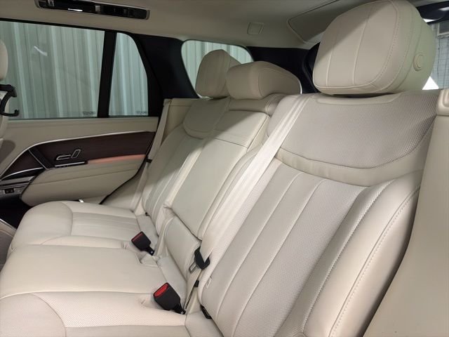 New 2026 Eiger Grey Land Rover SE image 14