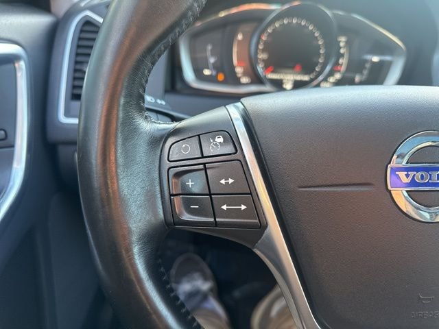 Used 2017 Blue Volvo T6 Dynamic image 18