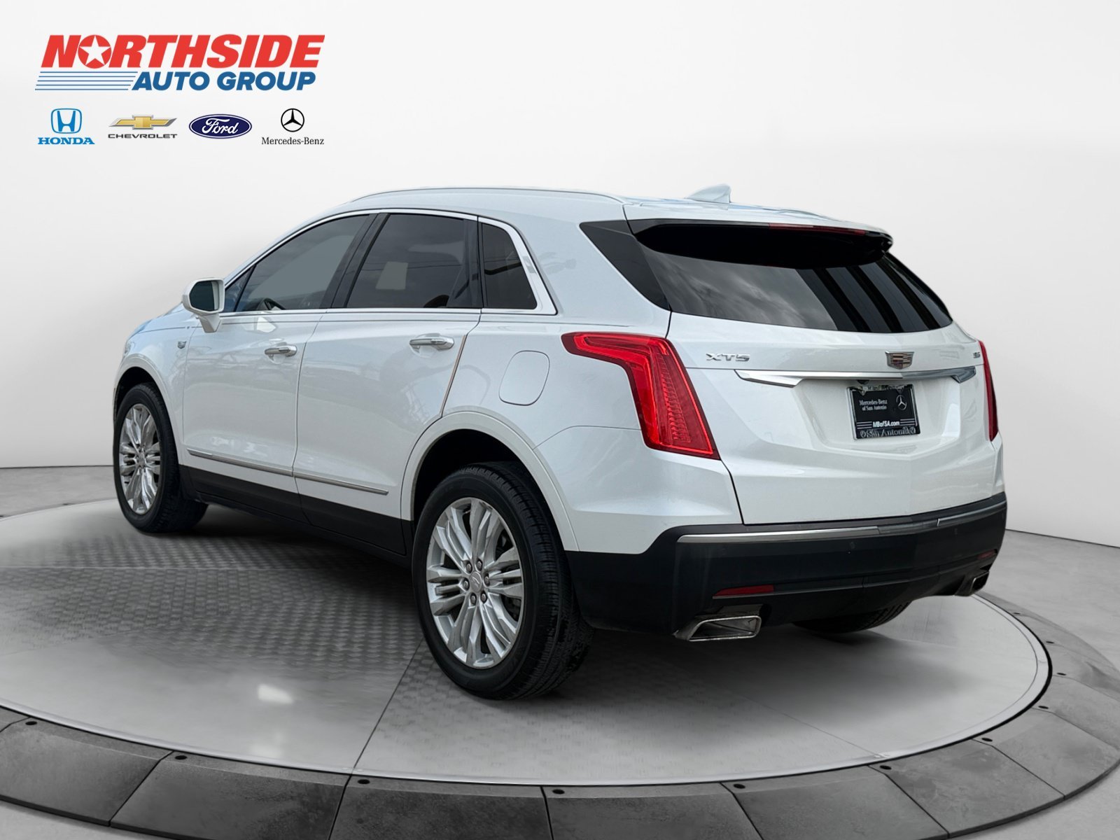Used 2019 Crystal White Tricoat Cadillac Premium Luxury FWD image 5