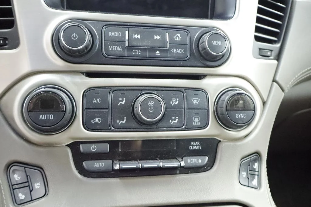 Used 2016 Silver GMC Denali image 33