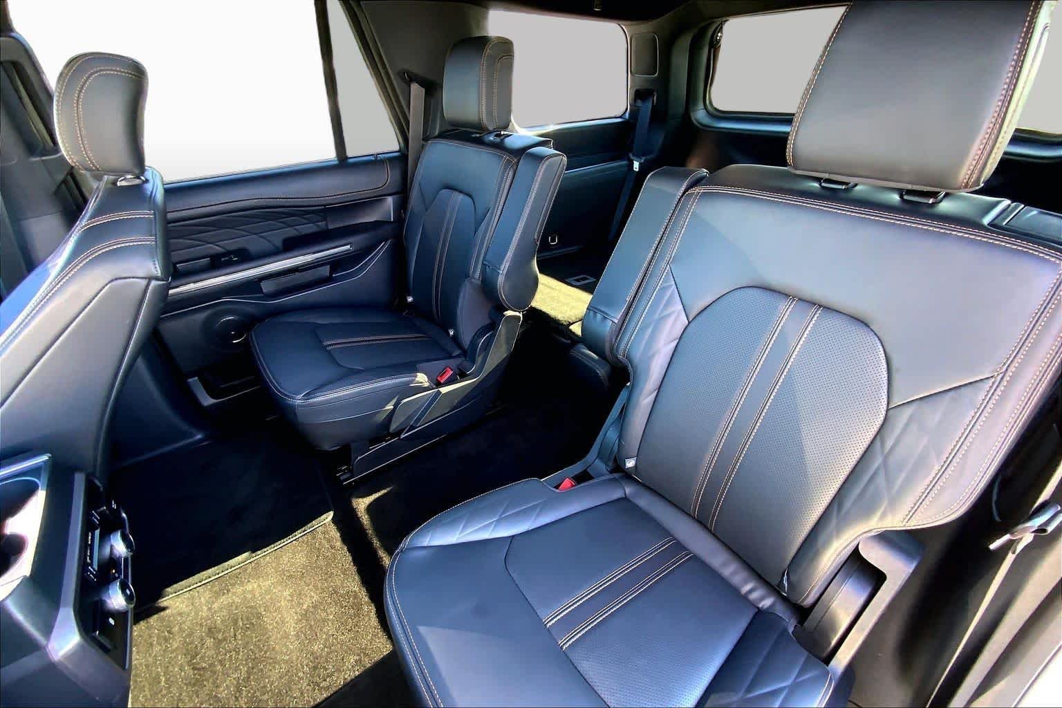 Used 2022 Star White Metallic Tri-Coat Ford Platinum image 18
