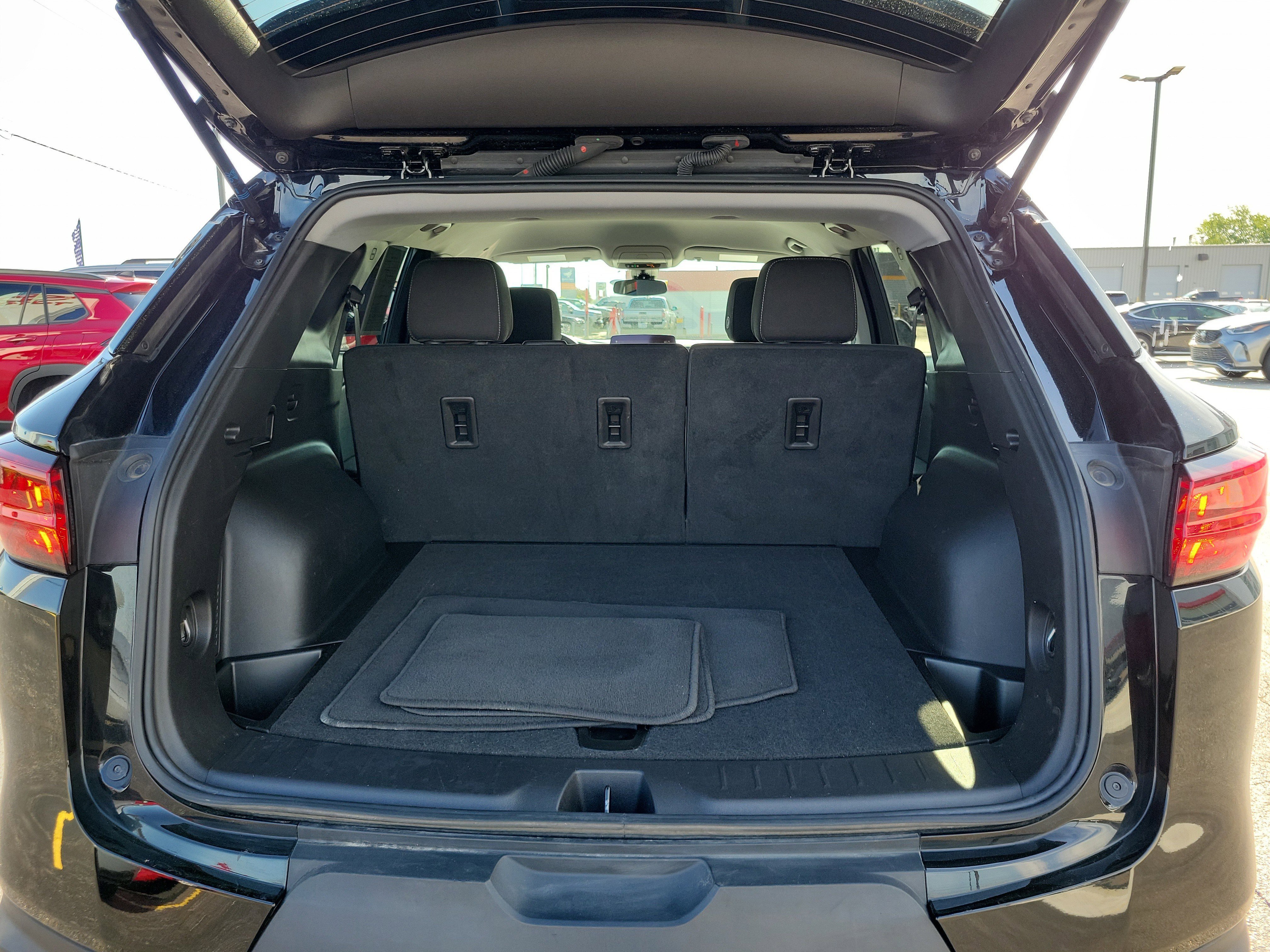 Used 2025 Black Chevrolet LT image 8