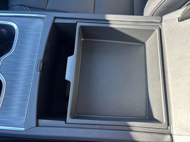New 2026 Sterling Metallic GMC Elevation image 29