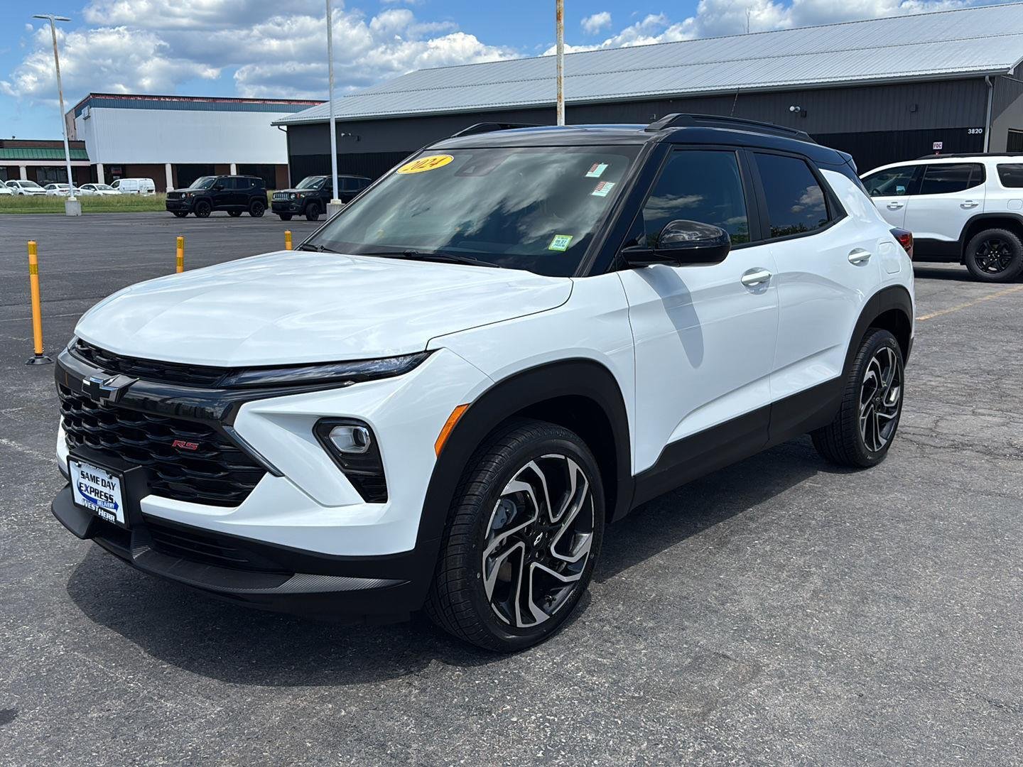 Used 2024 Summit White Chevrolet RS image 3