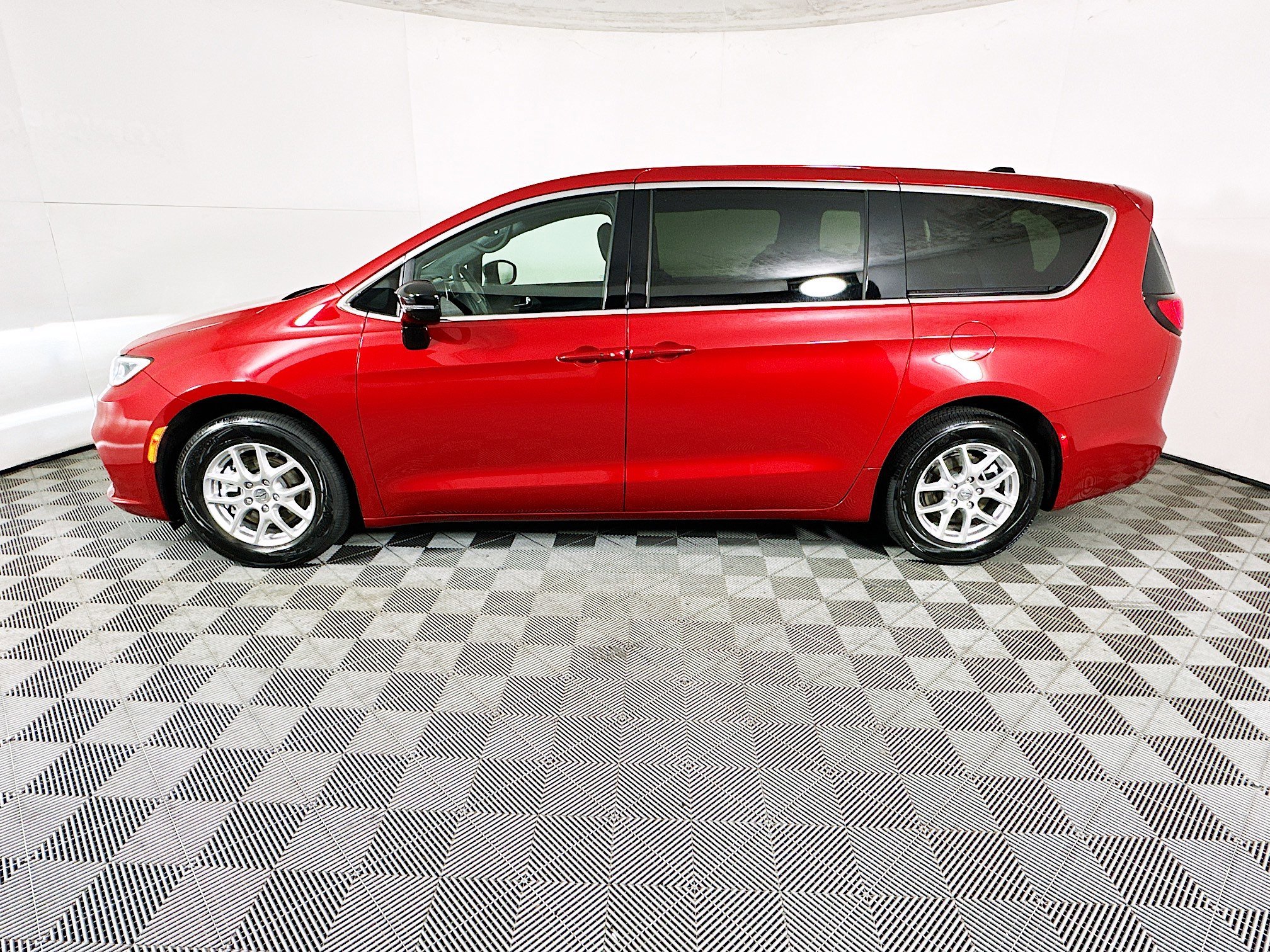 2025 Chrysler Pacifica thumbnail 8