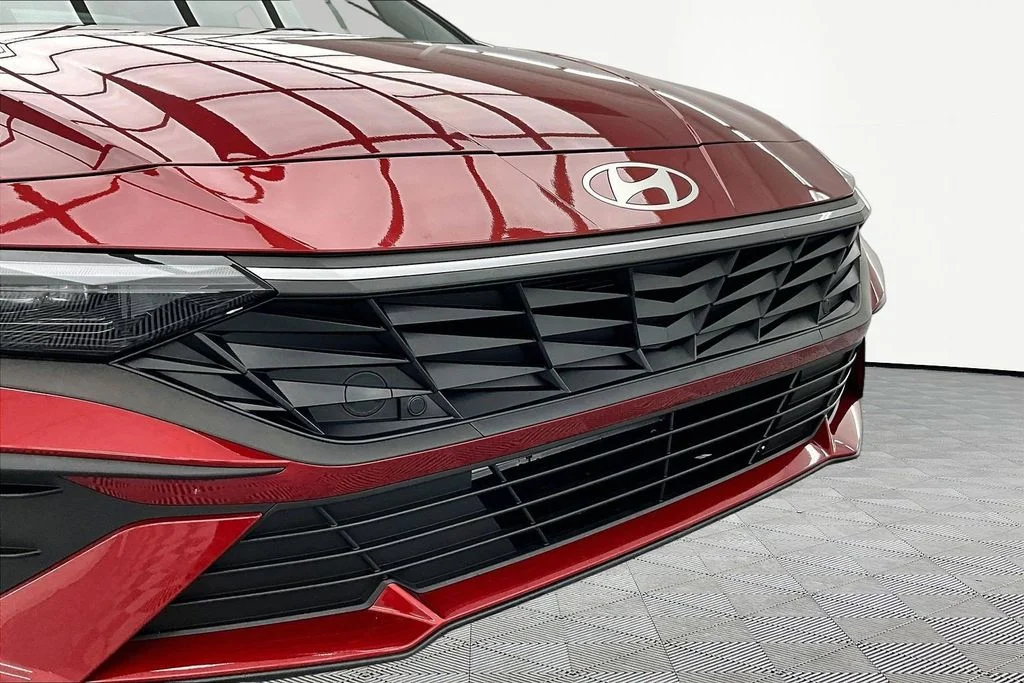 Used 2025 Red Hyundai SEL Sport image 28