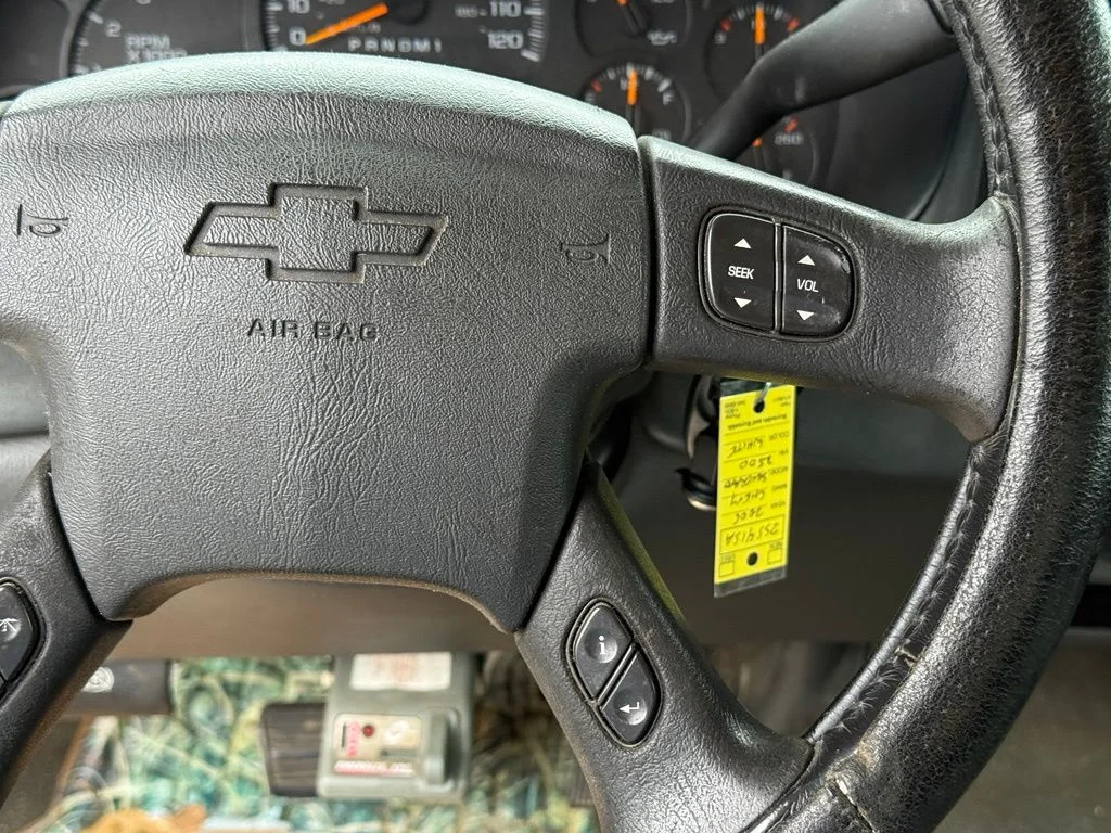 Used 2006 White Chevrolet LT image 17