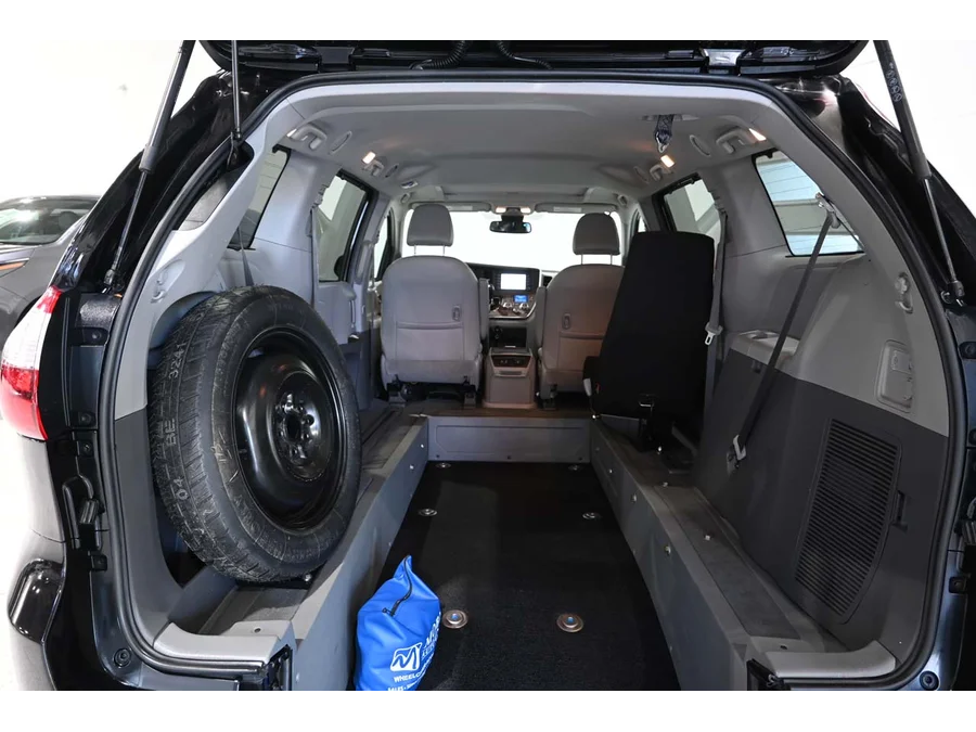 Used 2019 BLACK Toyota XLE Mobility Handicap Van image 20