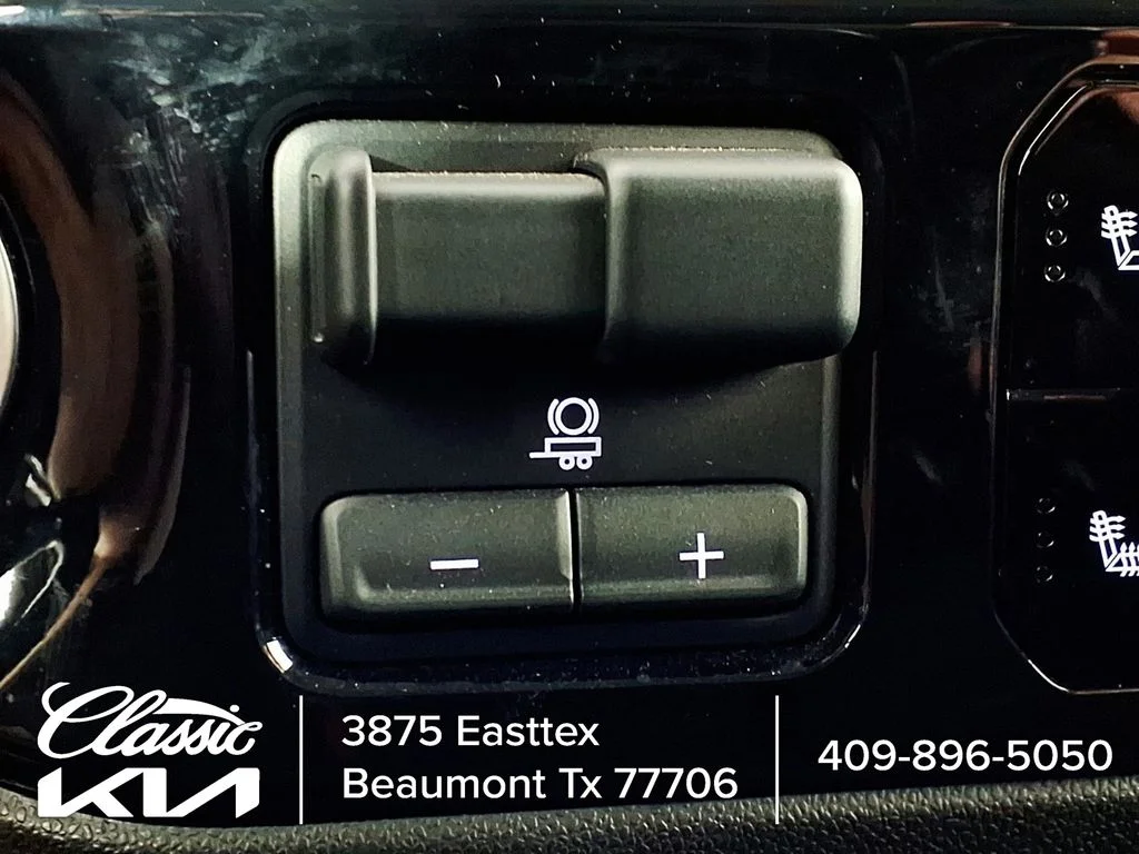 Used 2025 Black Chevrolet LT image 24