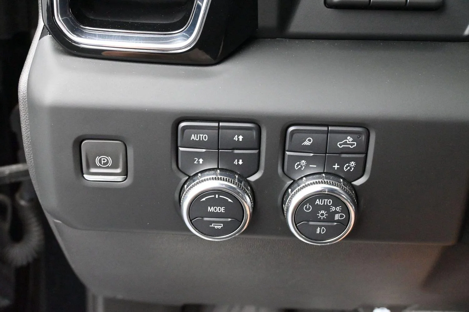 Used 2024 Onyx Black GMC Denali image 24