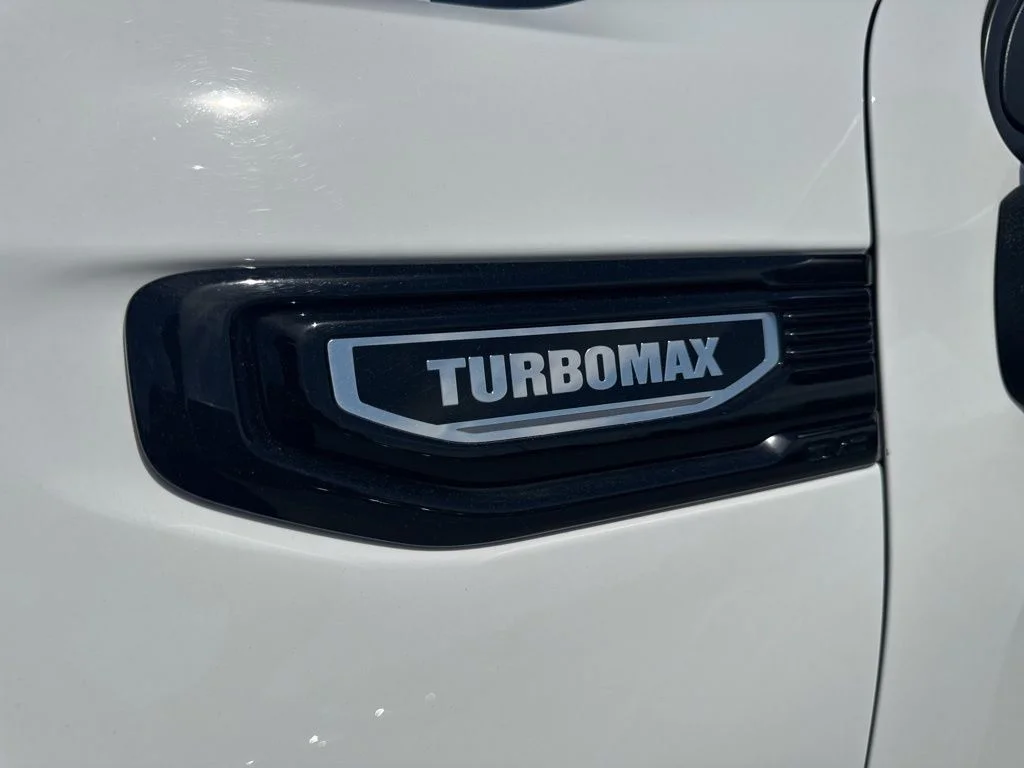 Used 2025 White GMC Elevation image 36
