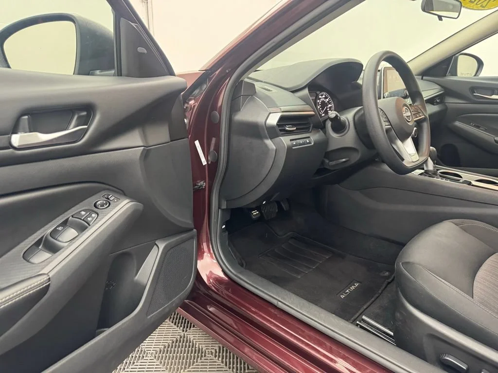 Used 2024 Red Nissan 2.5 SV image 13