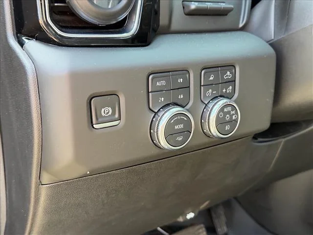 Used 2025 Onyx Black GMC Denali image 17