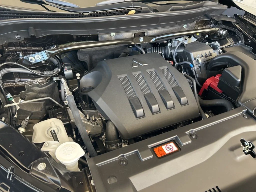 New 2026 Black Mitsubishi SE image 11