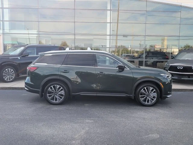 New 2027 DEEP EMERALD INFINITI LUXE image 8