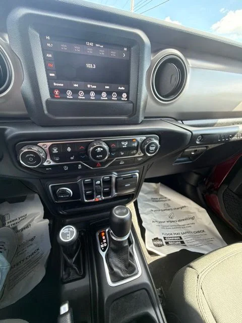 Used 2021  Jeep Unlimited Sport S image 16