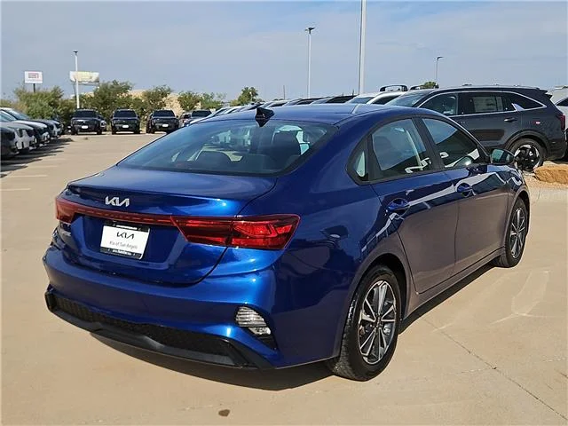 Used 2024 Blue KIA LXS (IVT) image 4