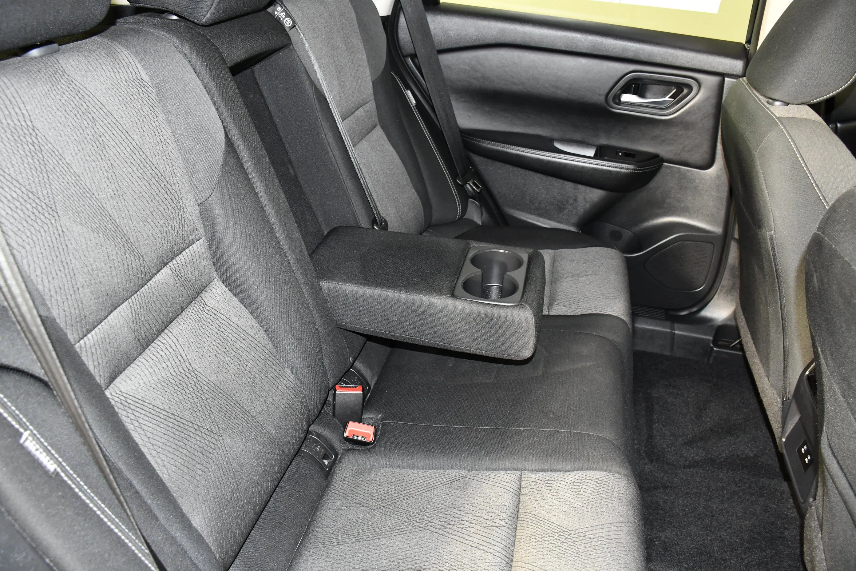 Used 2025 Deep Ocean Blue Pearl Nissan SV image 42
