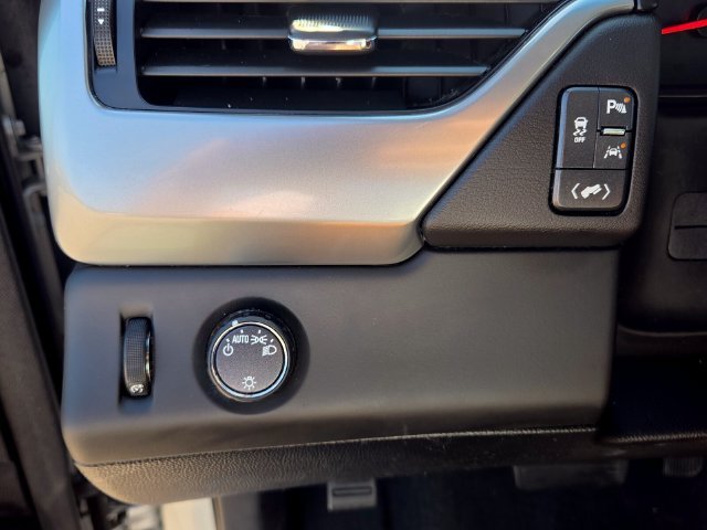 Used 2020 Silver Chevrolet LT image 29