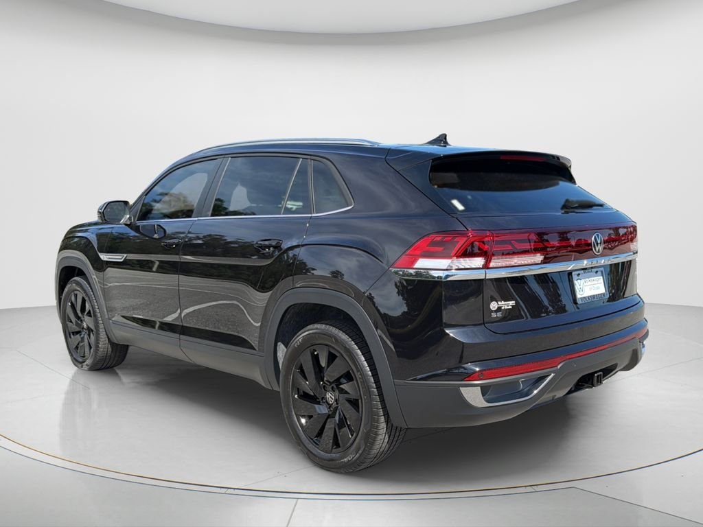 New 2026 Deep Black Pearl Volkswagen SE w/Technology image 7