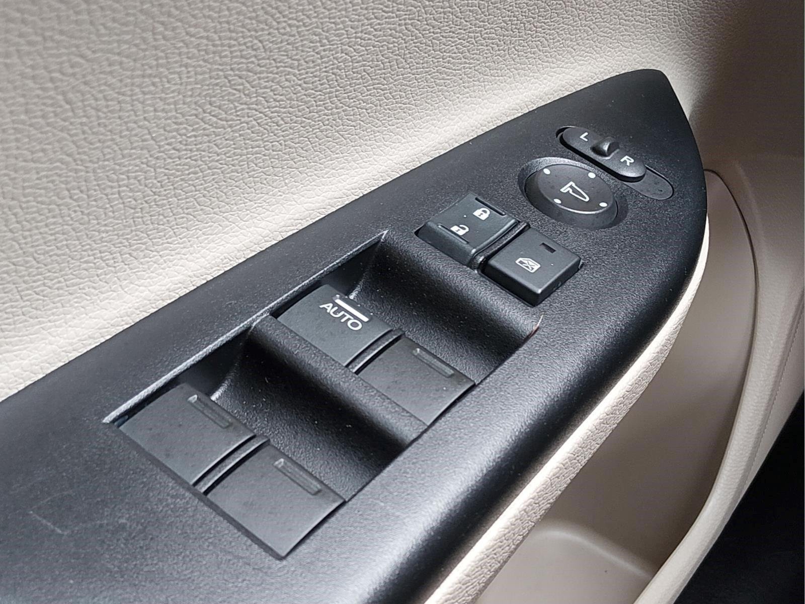 Used 2015  Honda LX image 30