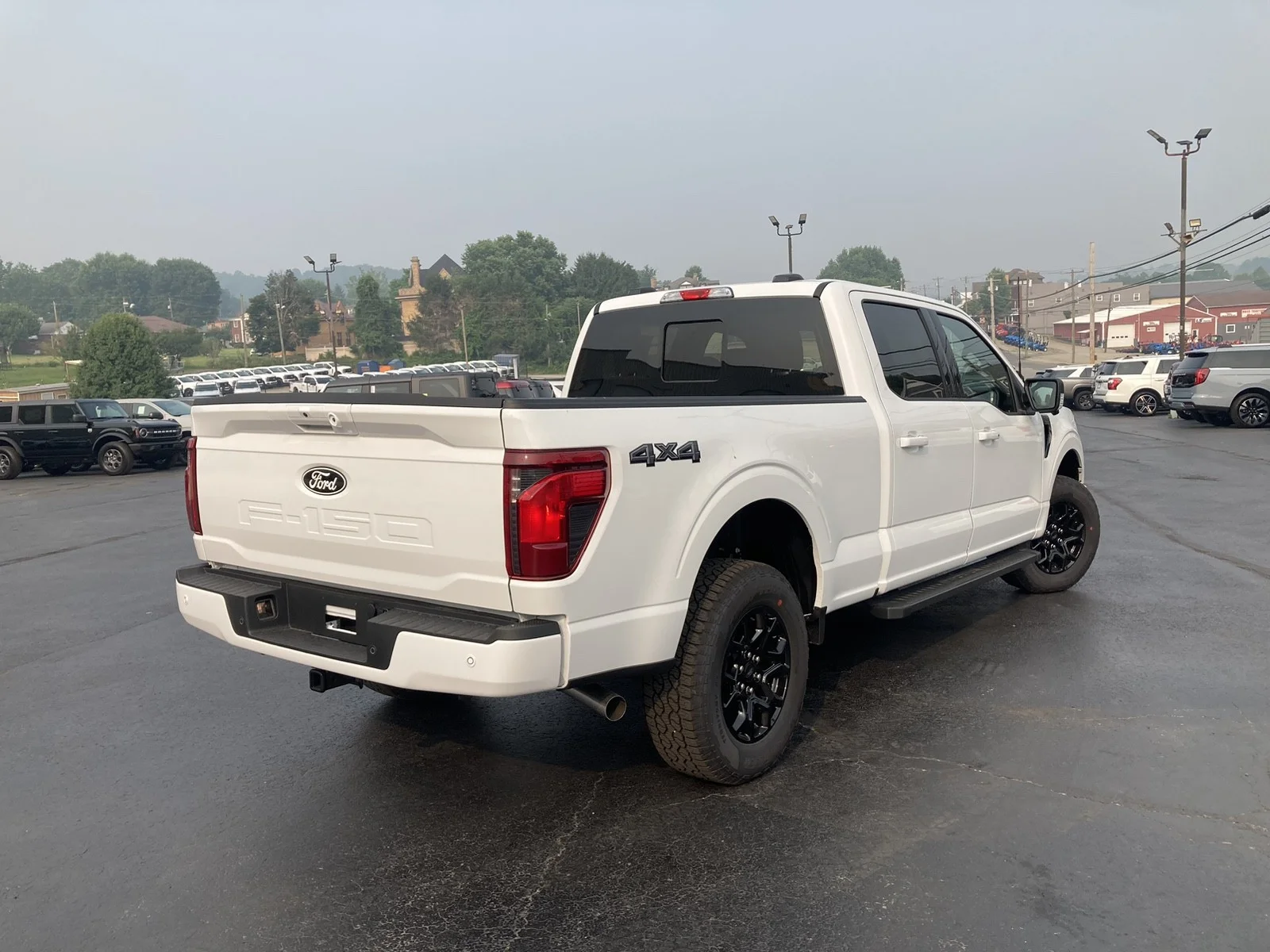 New 2026 Oxford White Ford XLT image 2
