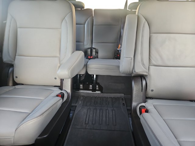 Used 2025 Summit White GMC Elevation image 25