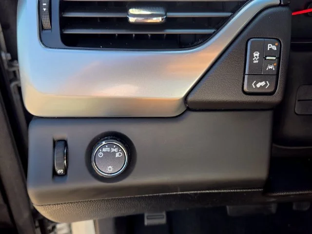 Used 2020 Silver Chevrolet LT image 29