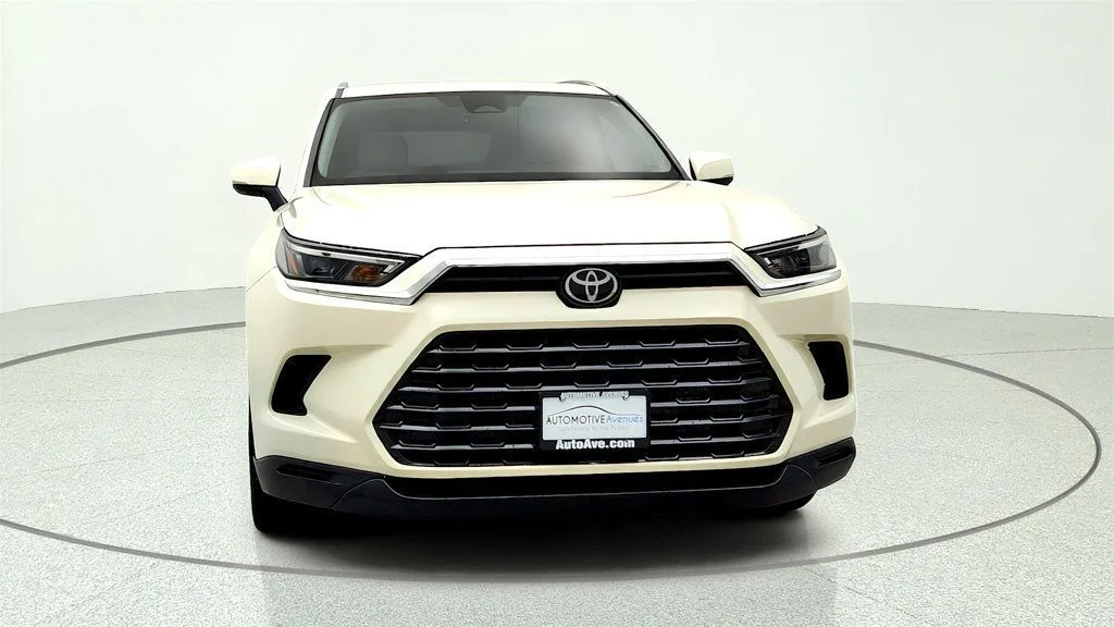 Used 2024 Coastal Cream Toyota XLE AWD w/ Tow Hitch image 2