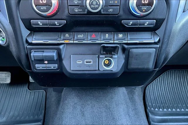 Used 2020 Black GMC SLE image 16