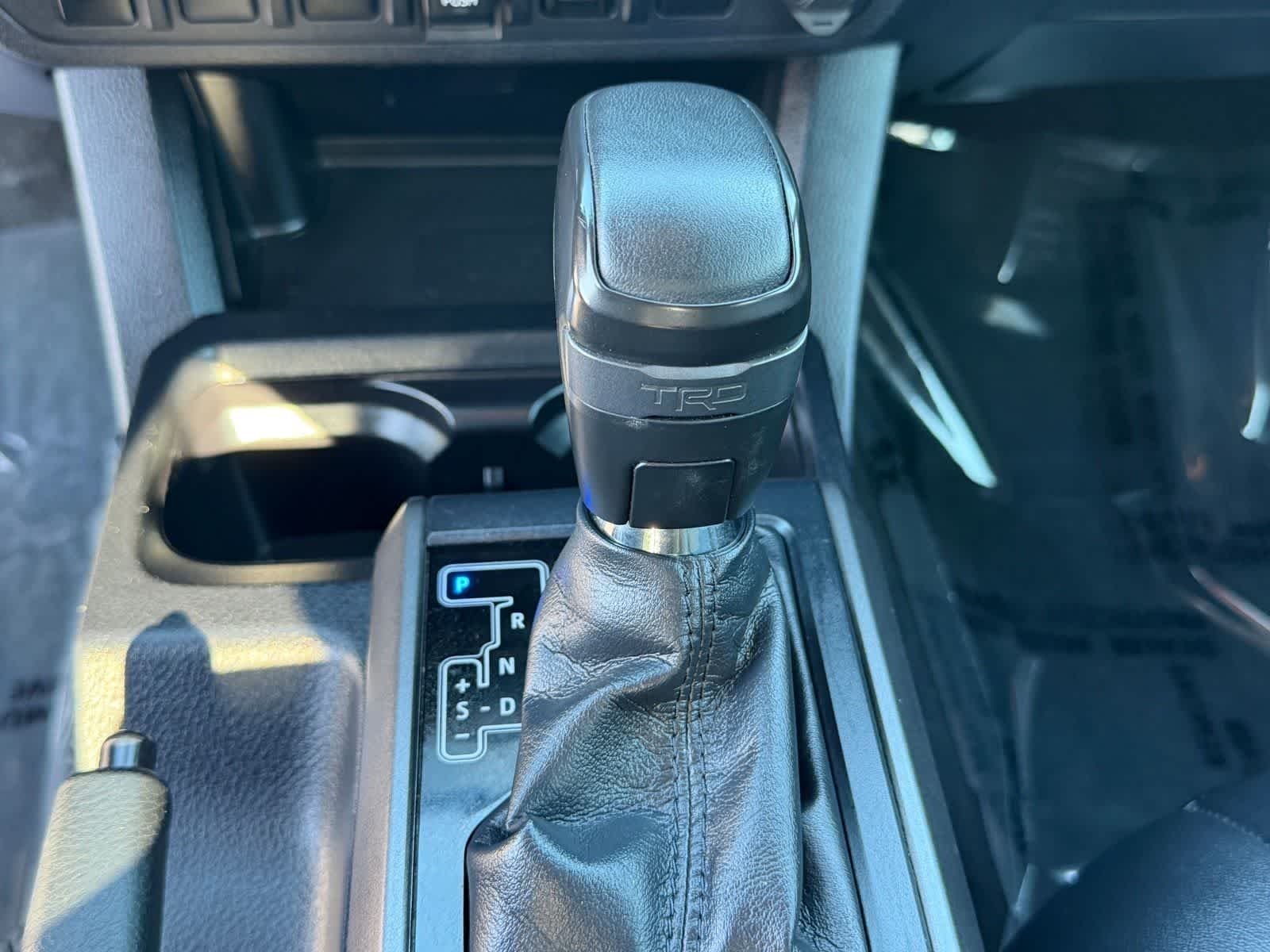 Used 2019 Midnight Black Metallic Toyota SR5 image 28