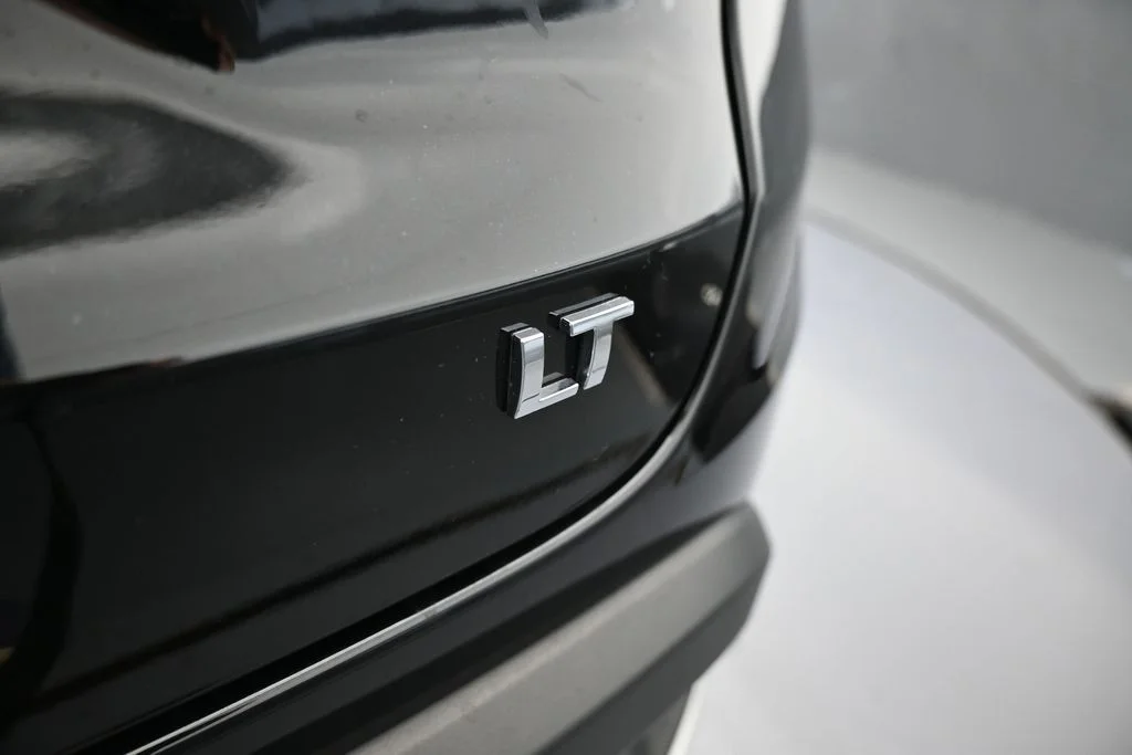 Used 2025 Mosaic Black Metallic Chevrolet LT image 35