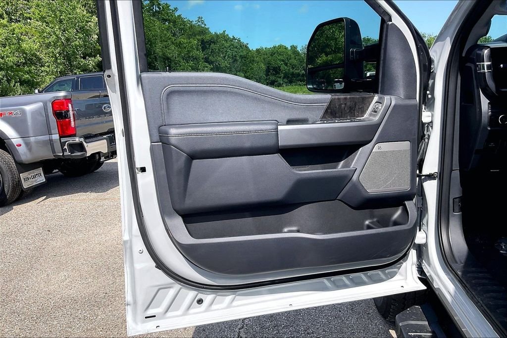 New 2026 Ford Super Duty F-250 Lariat 4D Crew Cab