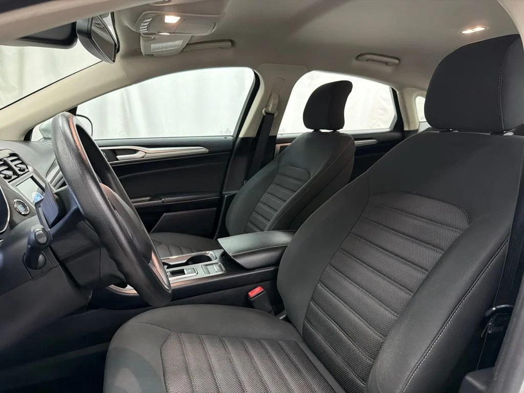 Used 2019 Silver Ford SE image 15