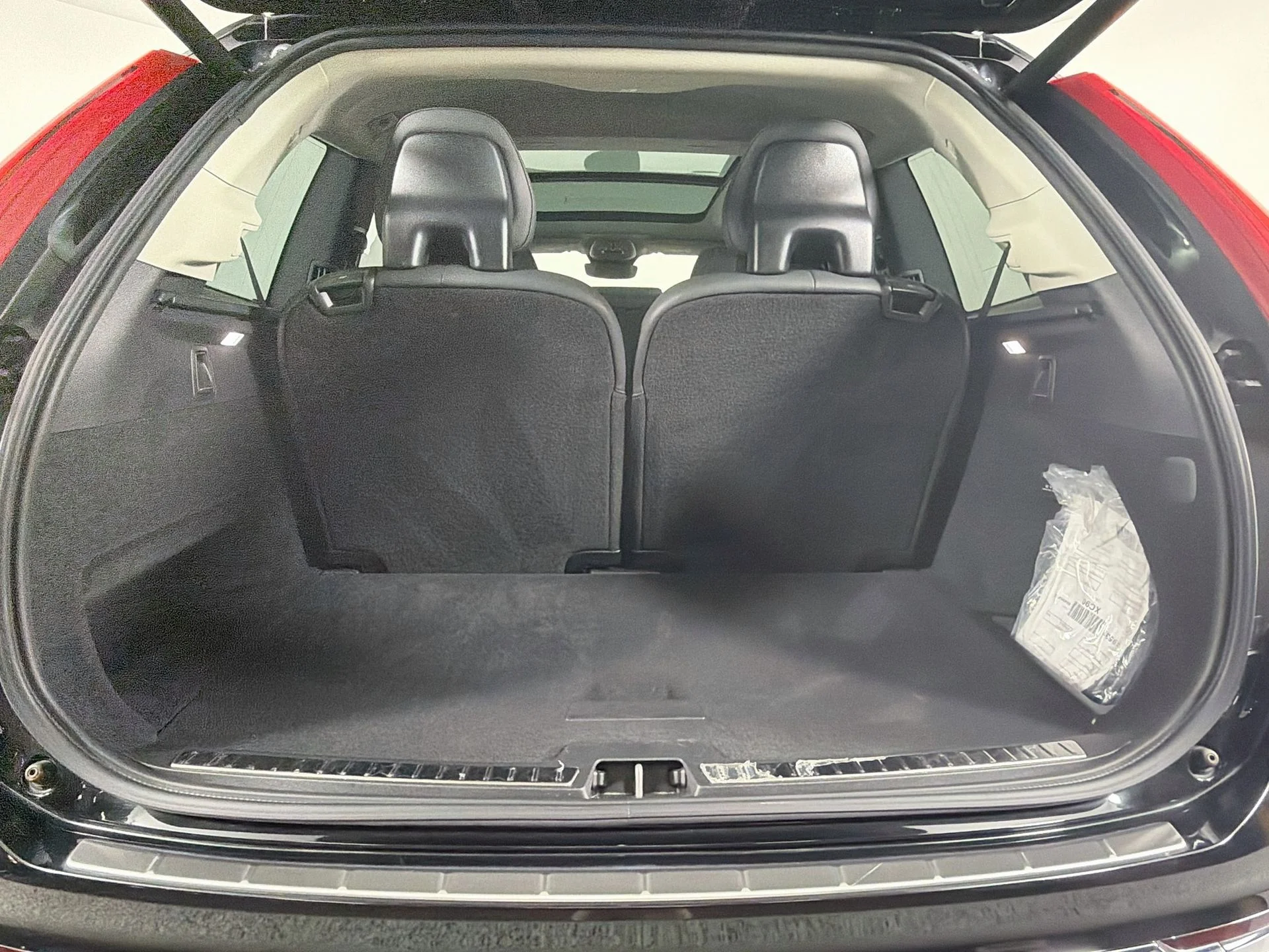 Certified Used 2024 Onyx Black Volvo Plus image 28